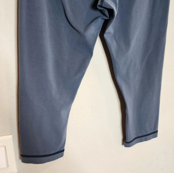 Lululemon Blue Align Crop. Women's size 8. - Picture 6 of 15